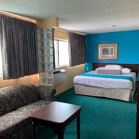 Howard Johnson By Wyndham Denver West ウィートリッジ エクステリア 写真