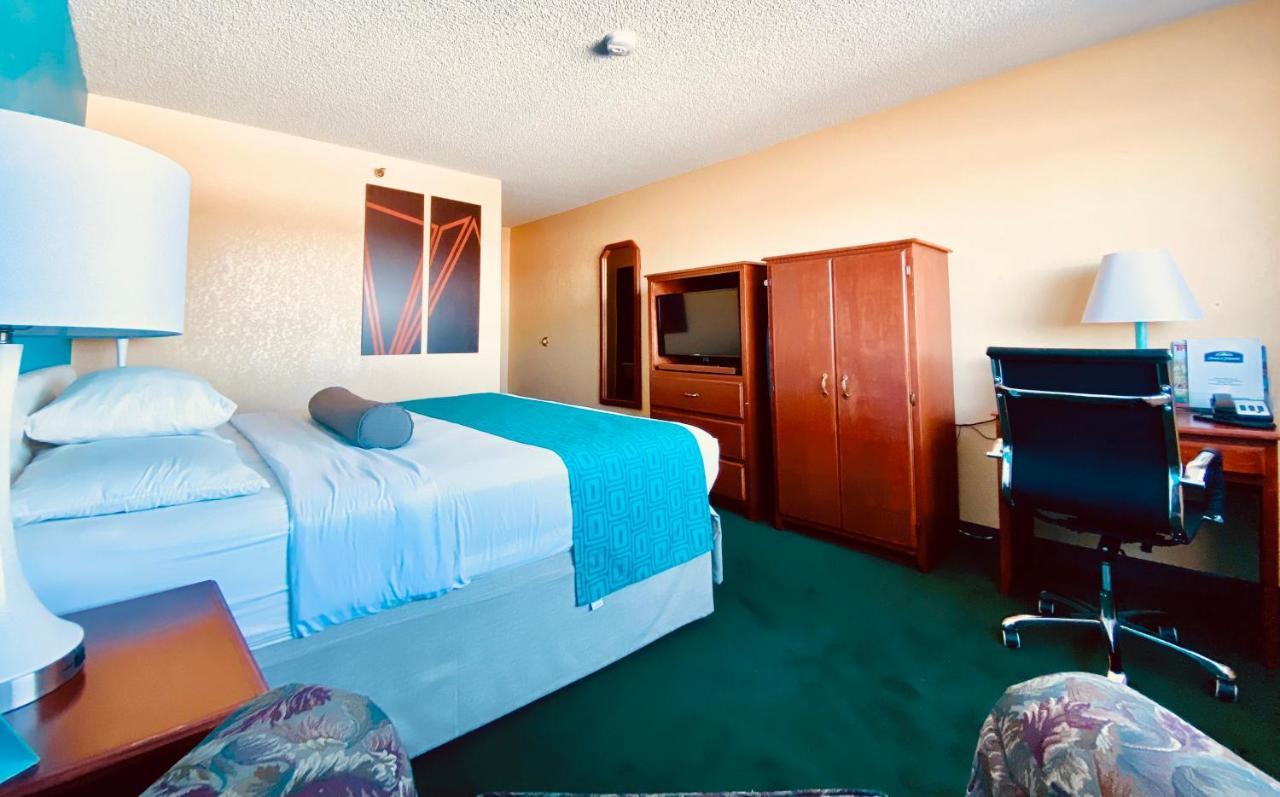 Howard Johnson By Wyndham Denver West ウィートリッジ エクステリア 写真