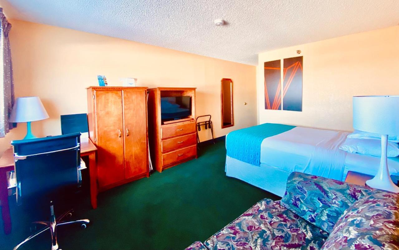 Howard Johnson By Wyndham Denver West ウィートリッジ エクステリア 写真