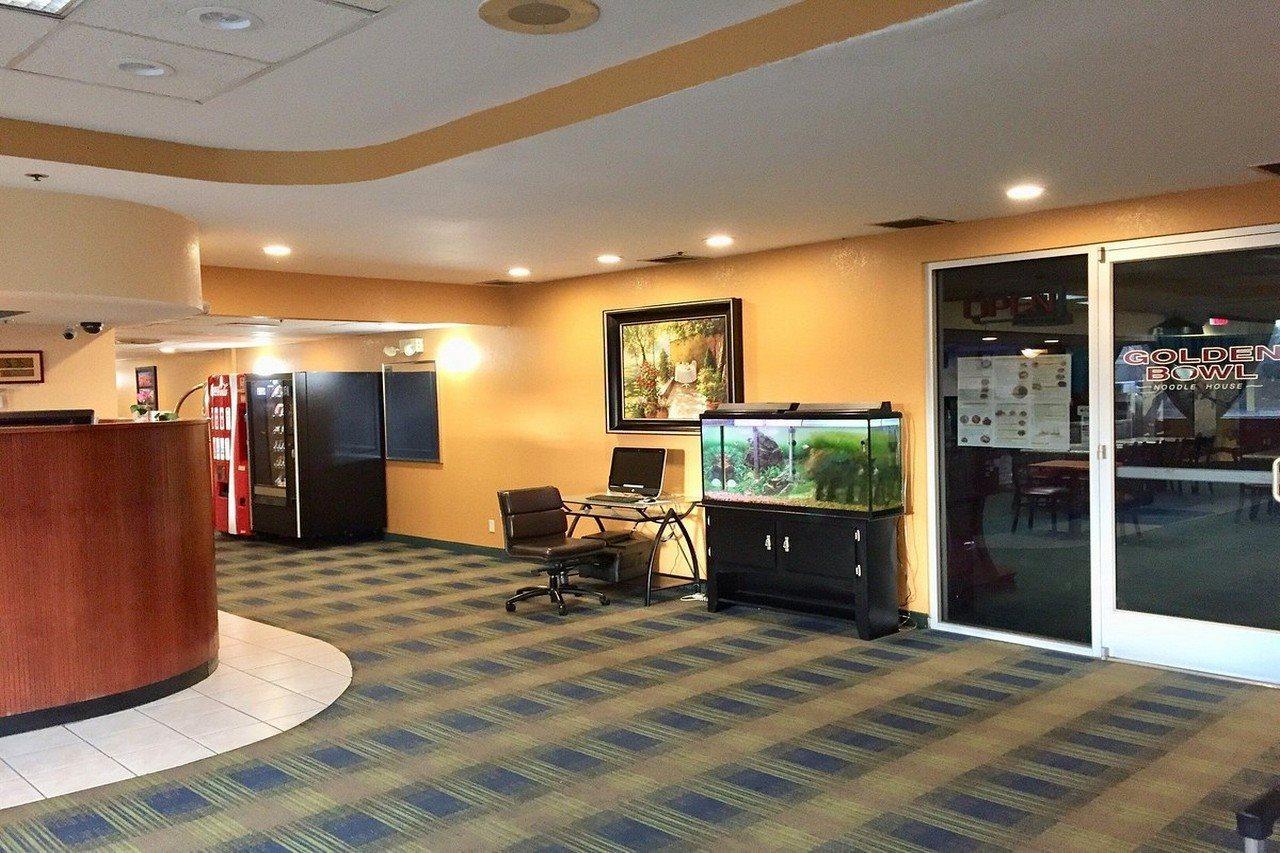 Howard Johnson By Wyndham Denver West ウィートリッジ エクステリア 写真