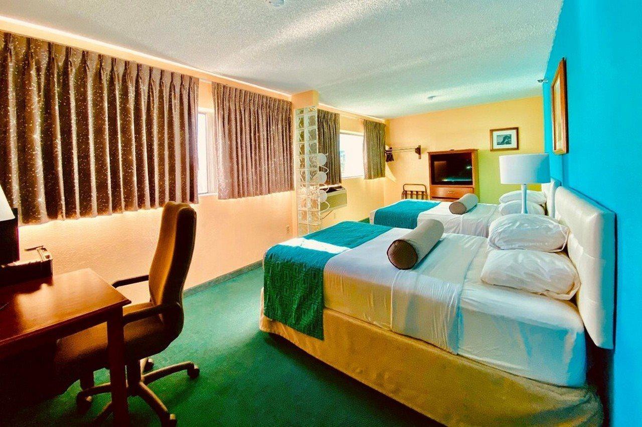 Howard Johnson By Wyndham Denver West ウィートリッジ エクステリア 写真