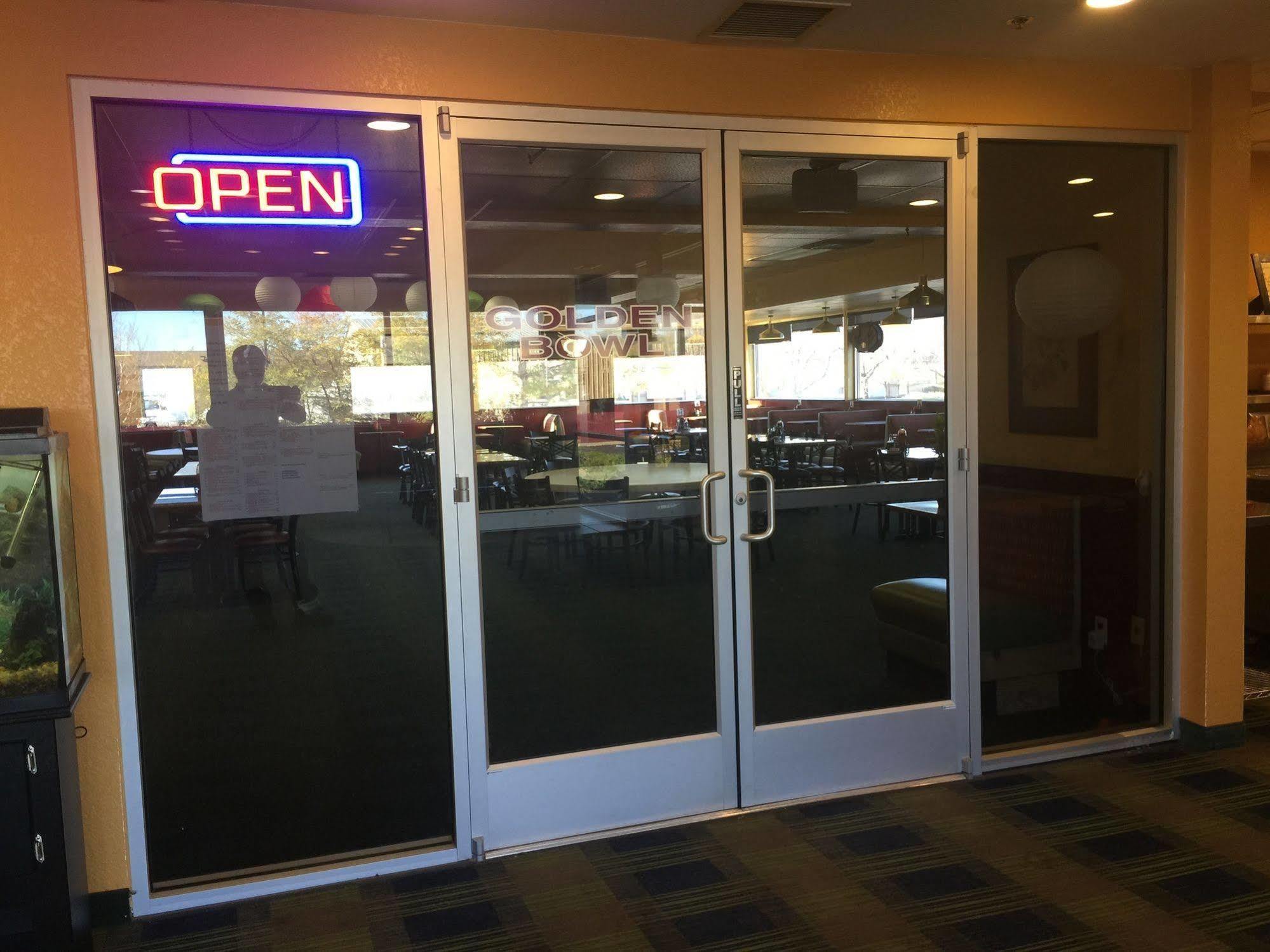 Howard Johnson By Wyndham Denver West ウィートリッジ エクステリア 写真