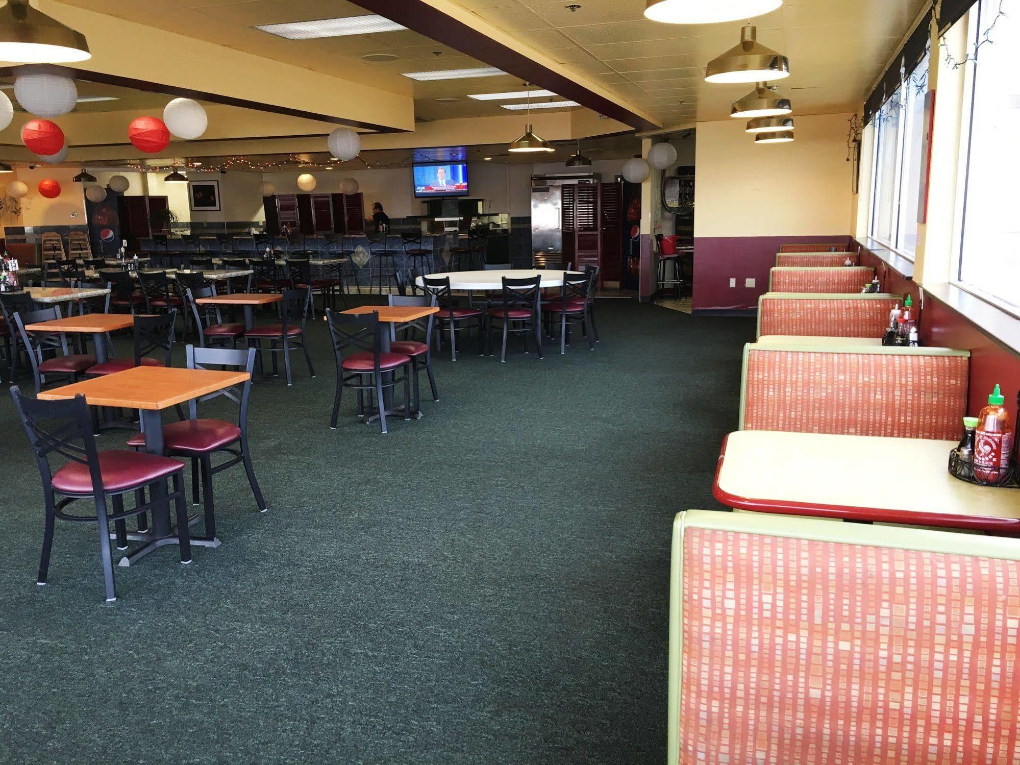 Howard Johnson By Wyndham Denver West ウィートリッジ エクステリア 写真