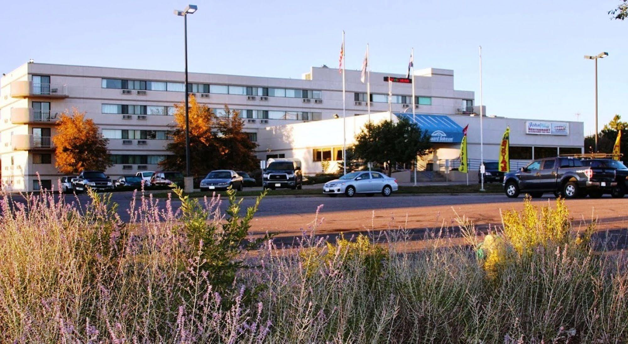 Howard Johnson By Wyndham Denver West ウィートリッジ エクステリア 写真