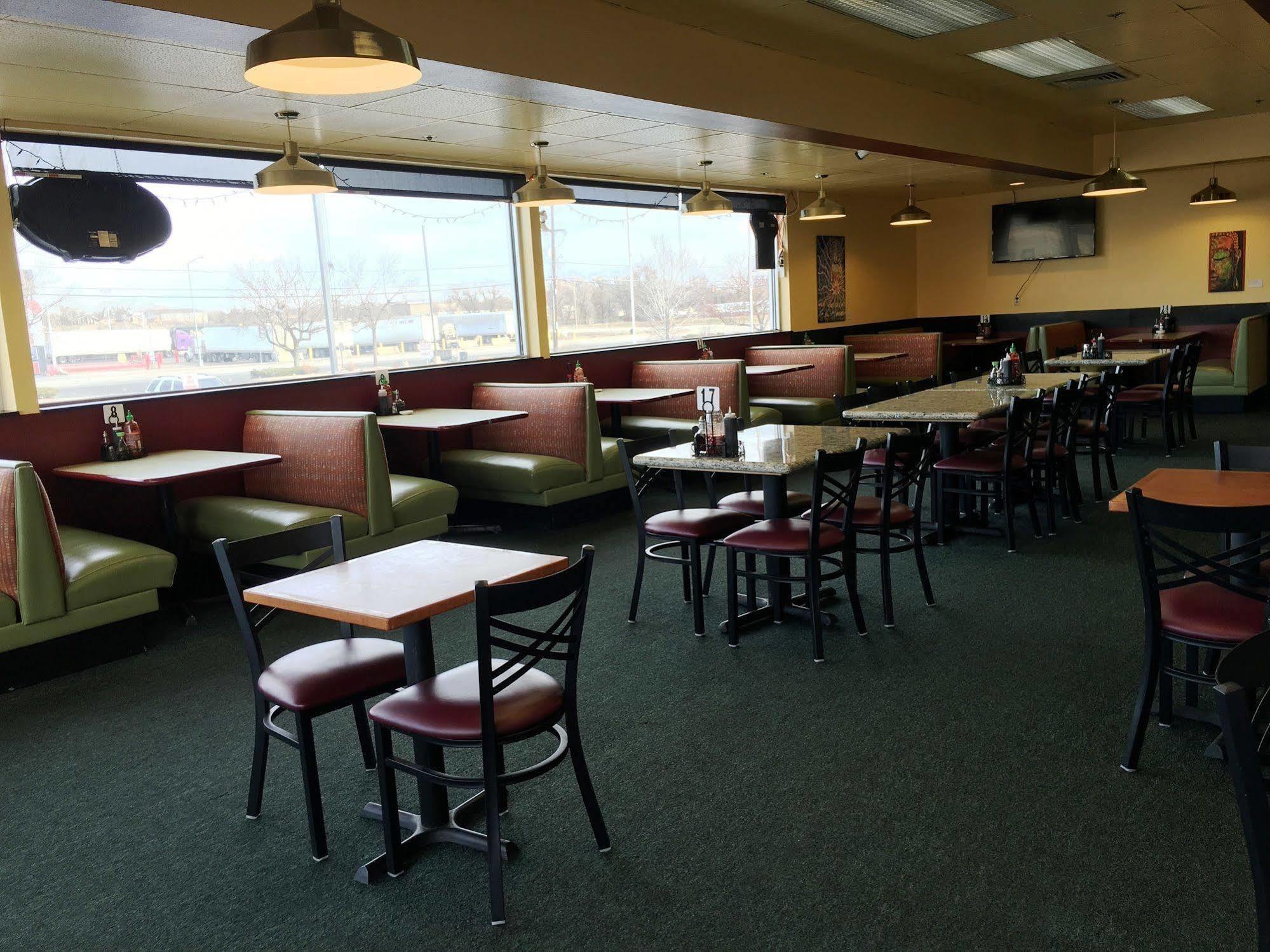 Howard Johnson By Wyndham Denver West ウィートリッジ エクステリア 写真