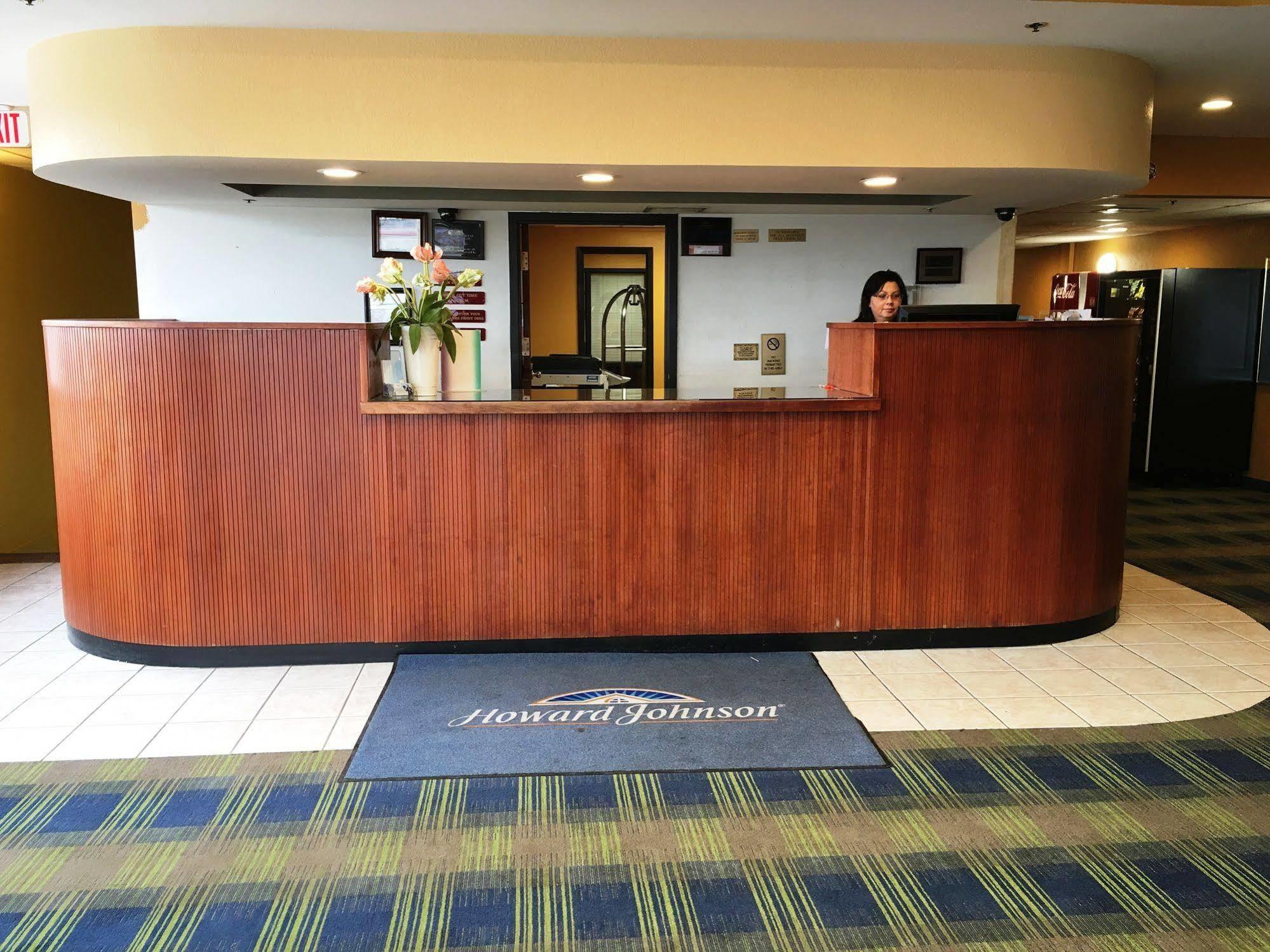 Howard Johnson By Wyndham Denver West ウィートリッジ エクステリア 写真