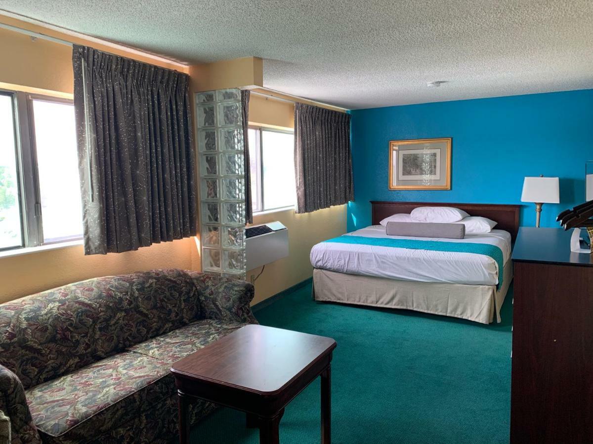Howard Johnson By Wyndham Denver West ウィートリッジ エクステリア 写真