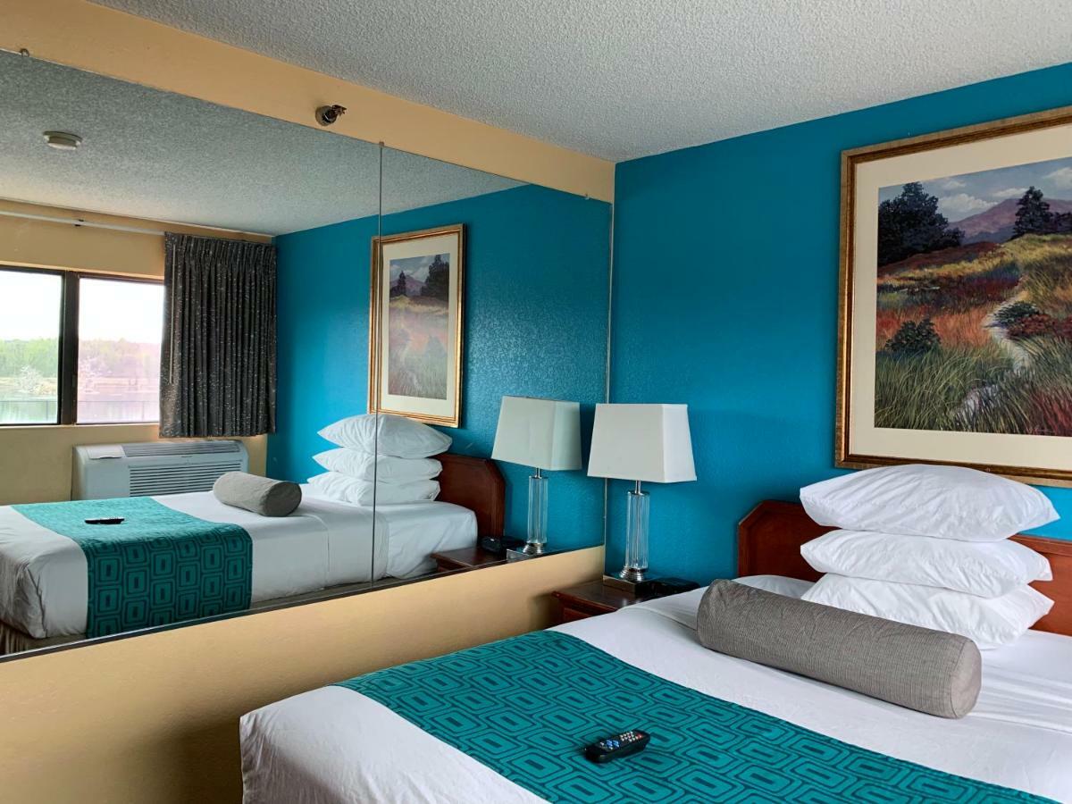 Howard Johnson By Wyndham Denver West ウィートリッジ エクステリア 写真
