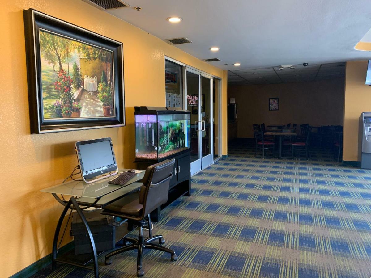 Howard Johnson By Wyndham Denver West ウィートリッジ エクステリア 写真