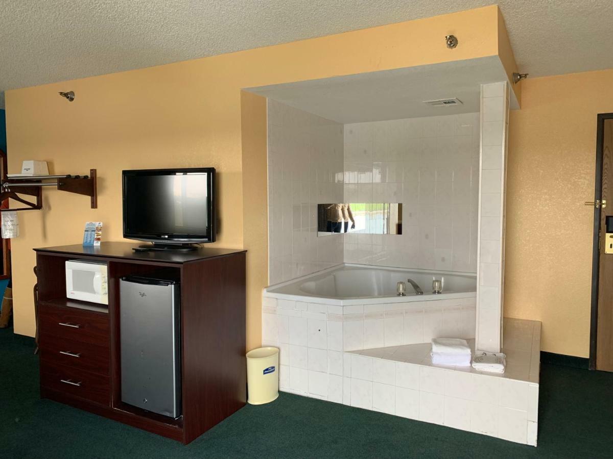 Howard Johnson By Wyndham Denver West ウィートリッジ エクステリア 写真