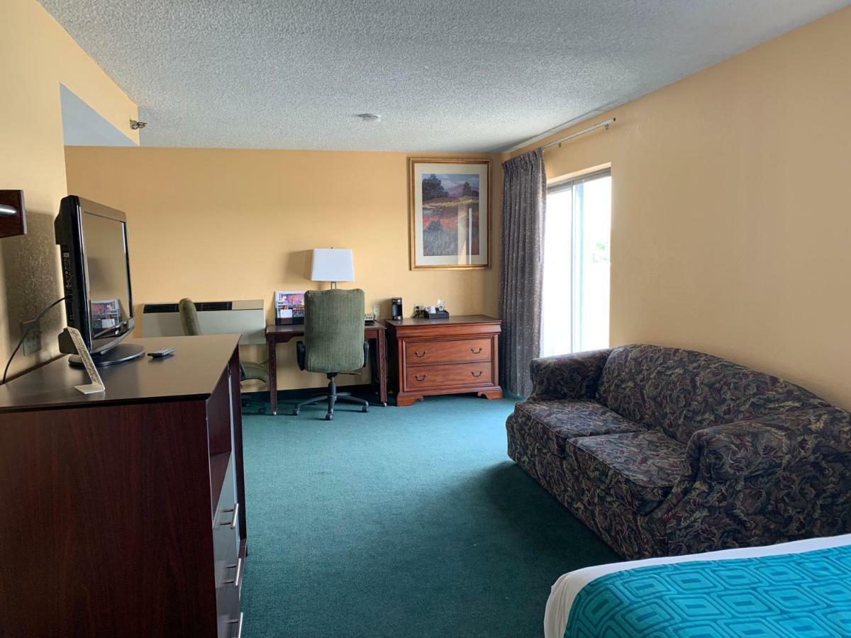 Howard Johnson By Wyndham Denver West ウィートリッジ エクステリア 写真